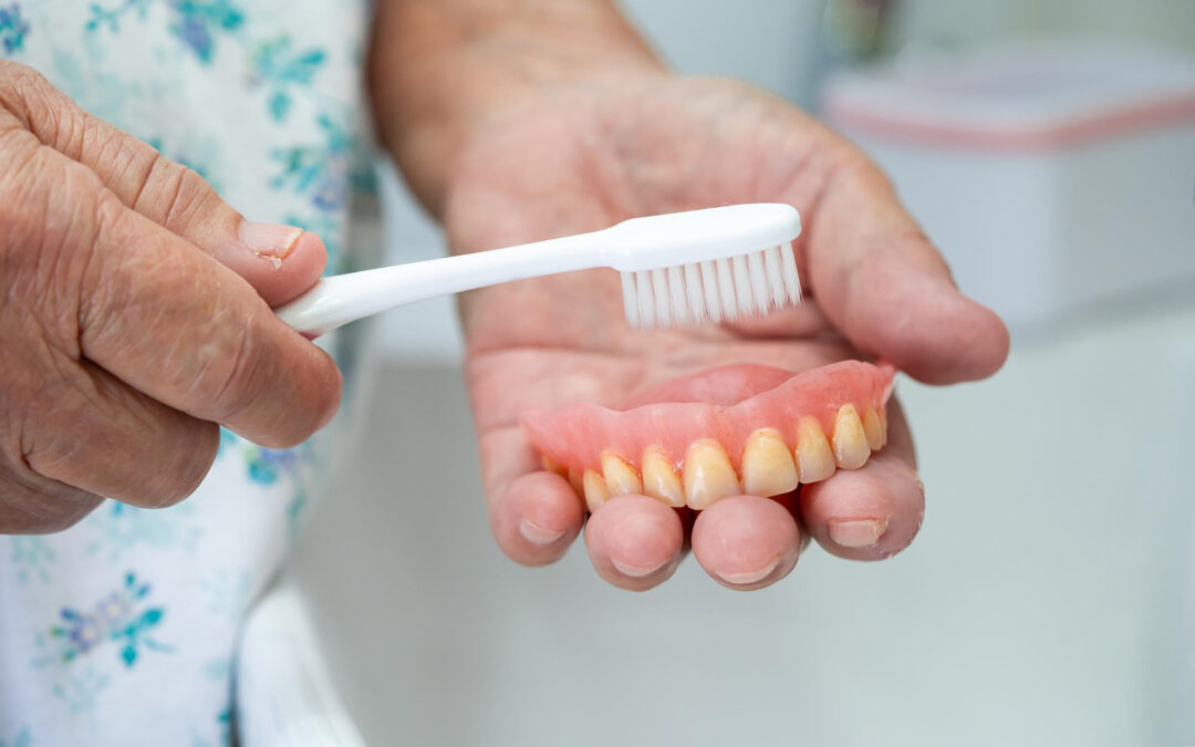 Cómo Limpiar Prótesis Dentales